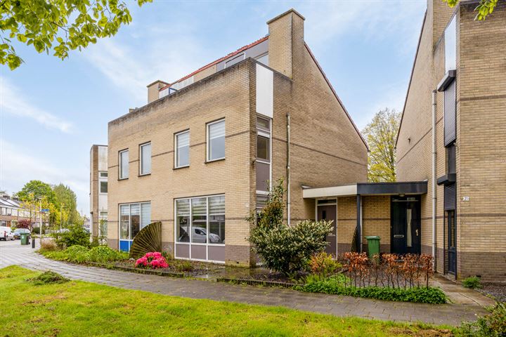 Carel Willinkplein 22 in Roosendaal foto