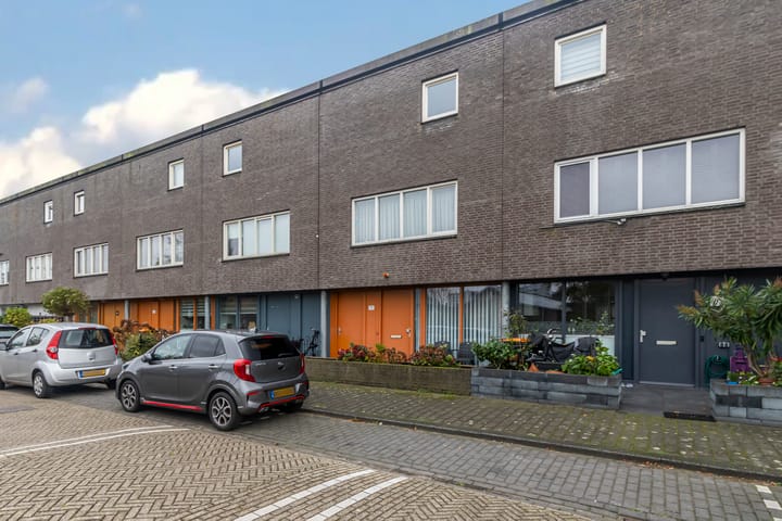 Carry van Bruggenhof 111 in 's-Gravenhage foto