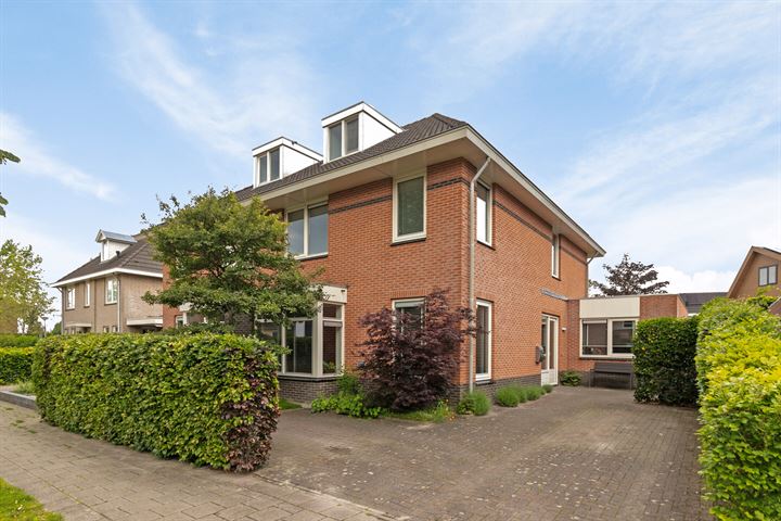Carry van Bruggenweg 50 in Assen foto