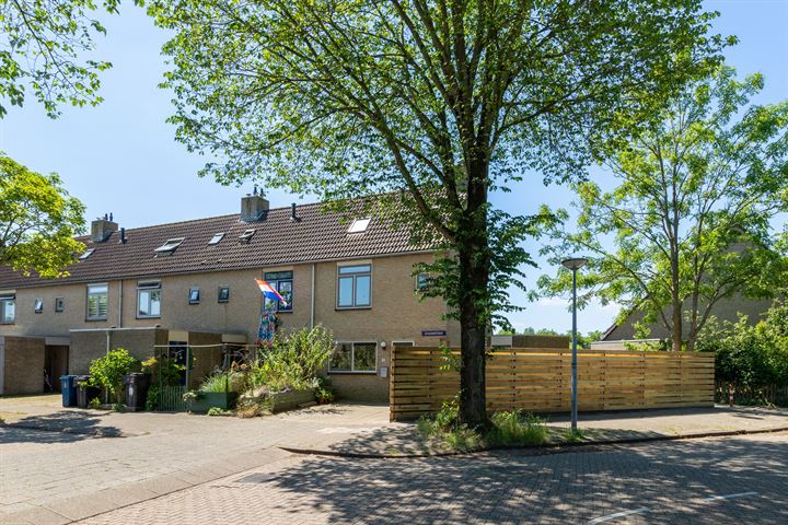 Cataloniëstraat 2 in Alkmaar foto