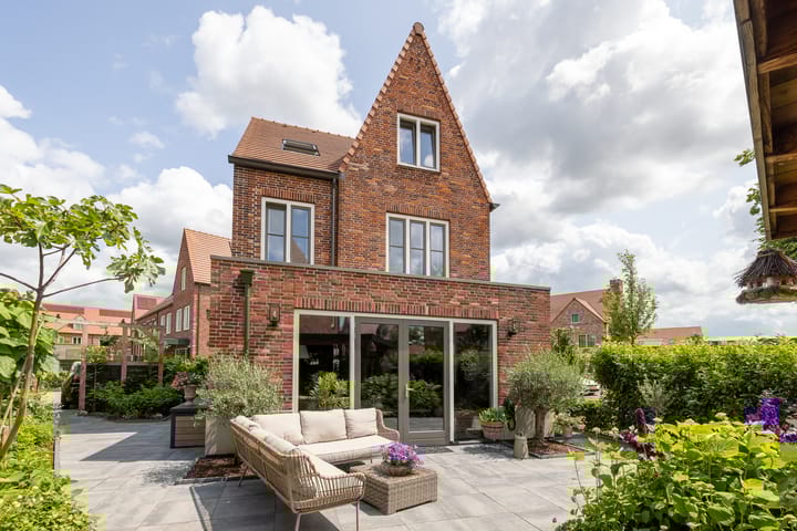 Cederhout 56 in Waddinxveen foto