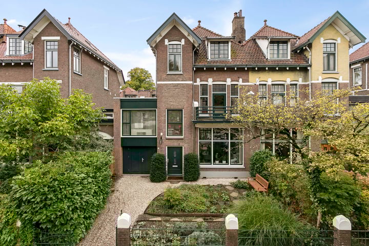 Ceintuurbaan 5 in Deventer foto