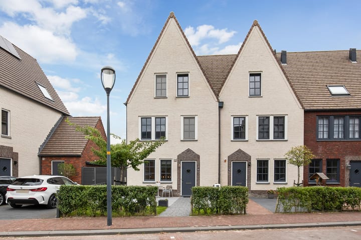 Charles Brandonlaan 44 in Hoofddorp foto