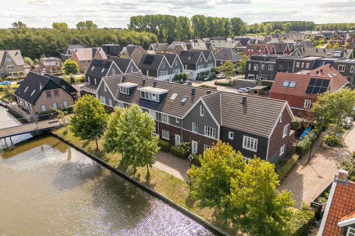 Charles Wilsonstraat 11 in Almere foto