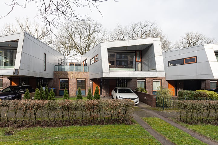 Charley Tooropstraat 6 in Hilversum foto