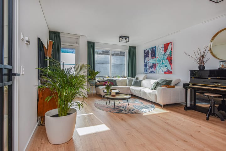 Charlotte de Bourbonstraat 15 in 's-Gravenhage foto