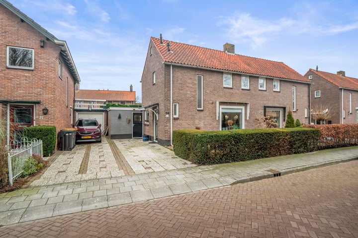 Charlotte de Bourbonstraat 29 in Noord-Scharwoude foto