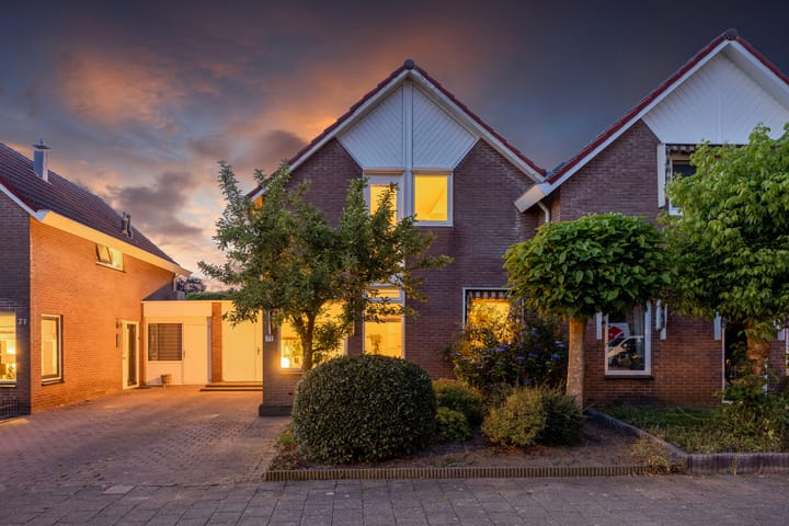 Charlotte Köhlerstraat 73 in Hengelo foto