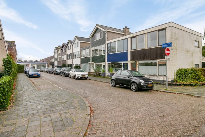 Christiaan Huygensstraat 1 in Voorschoten foto