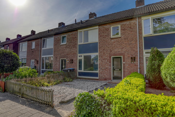 Chrysantenstraat 21 in Wijk en Aalburg foto