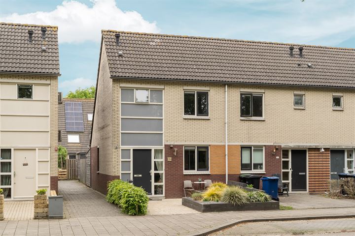 Clare Lennartstraat 34 in Almere foto