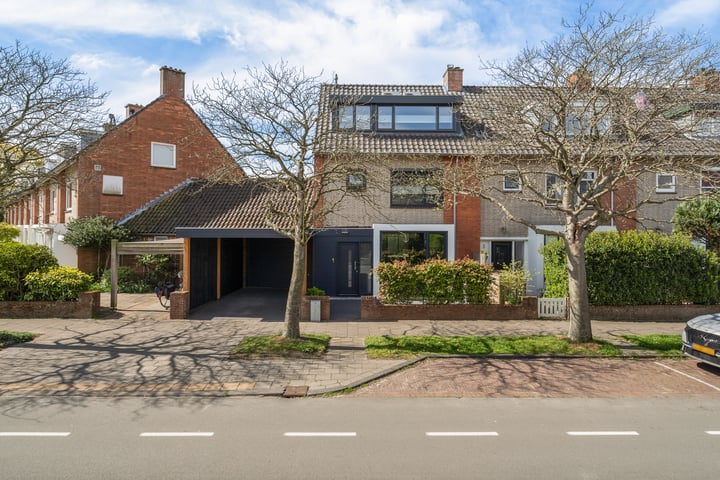 Clematislaan 1 in Wassenaar