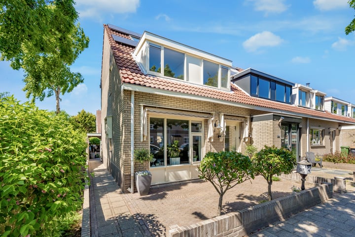 Commandeurslaan 46 in Heemskerk foto