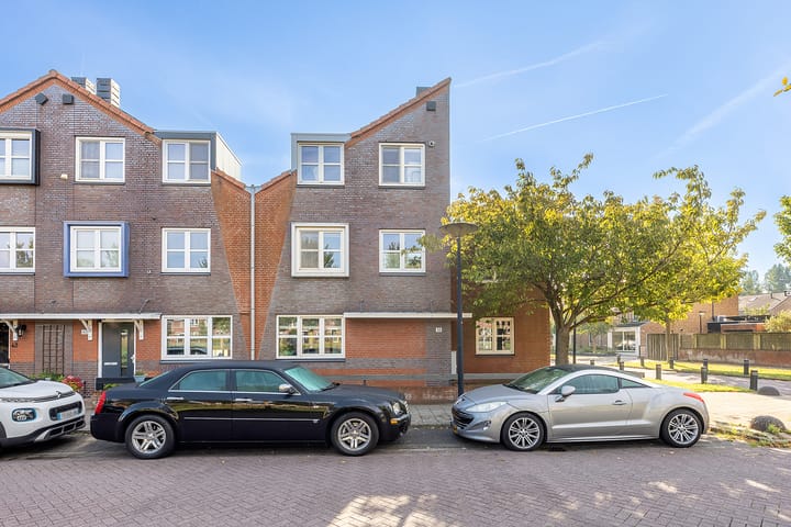 Conny Stuartlaan 38 in Beverwijk foto