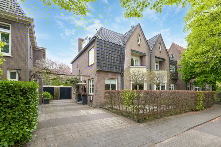 Constantijn Huijgenslaan 4A in Bussum foto