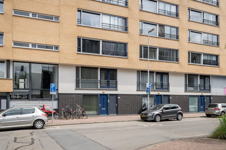 Cor Kieboomplein 131 in Rotterdam foto
