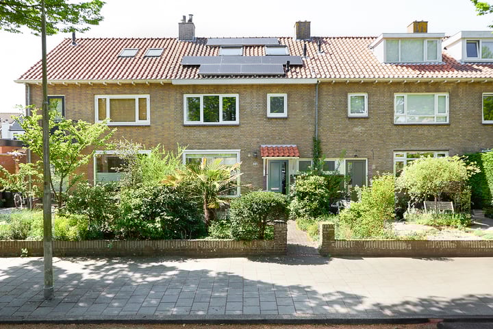 Corantijnstraat 24 in Santpoort-Noord
