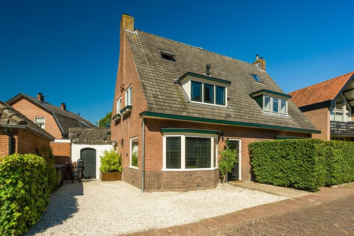 Cornelis Bakkerlaan 1 in Laren foto
