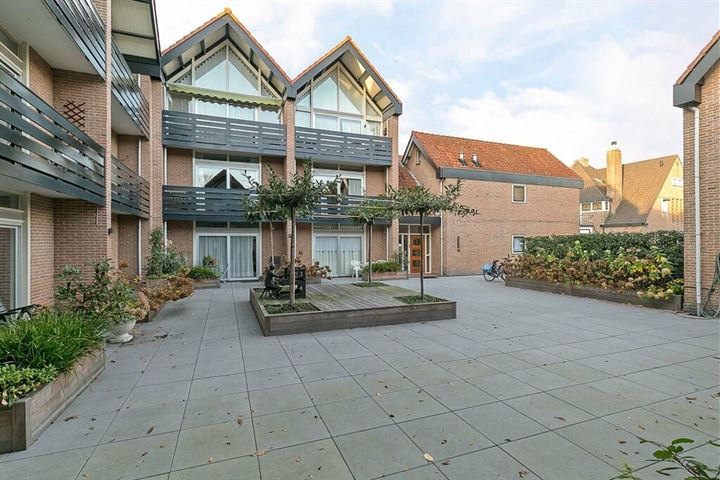 Cornelis Bakkerlaan 3 in Laren foto