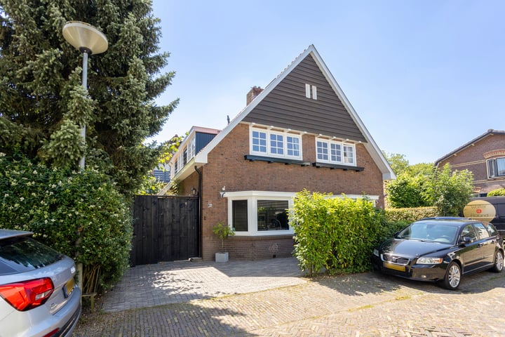 Cornelis Bakkerlaan 59 in Laren foto