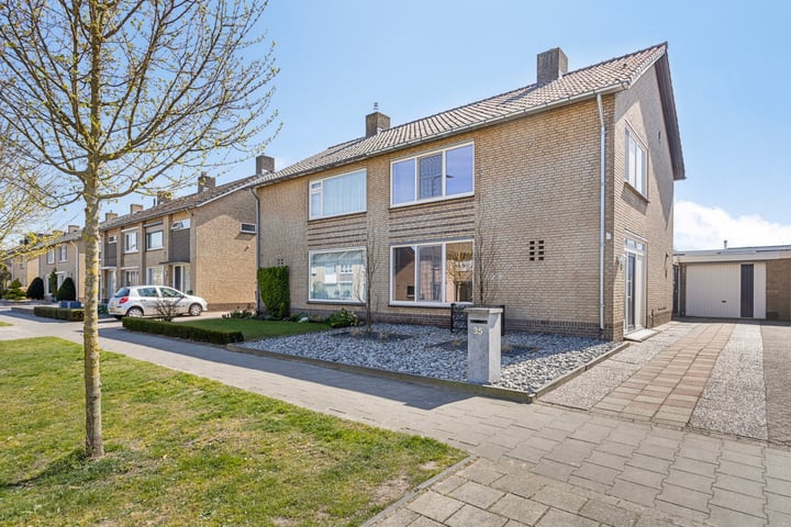 Cranendoncklaan 35 in Budel