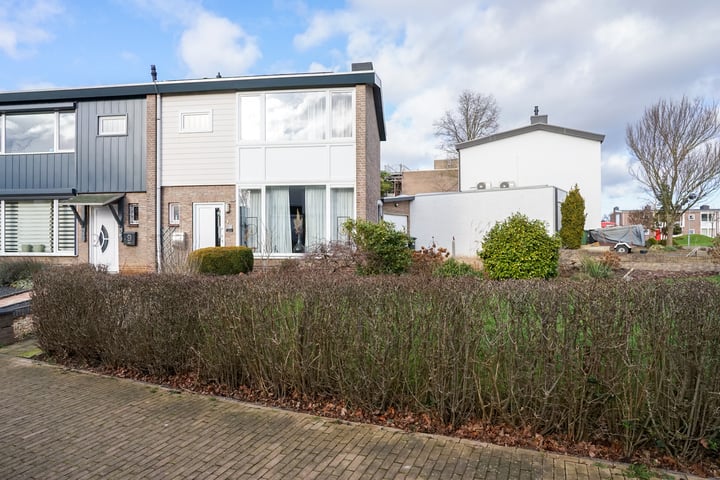Curaçaostraat 11 in Landgraaf foto