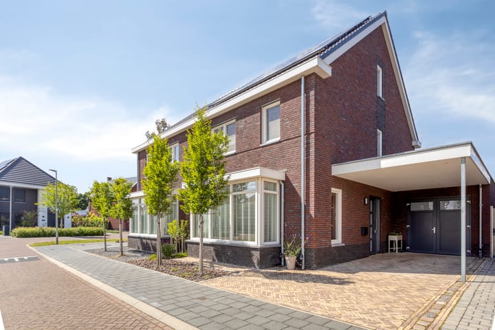 Custersweg 24 in Horst foto