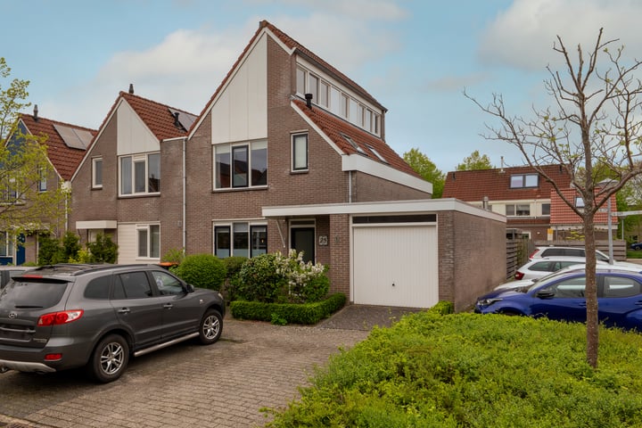 Cypres 28 in Hoorn foto