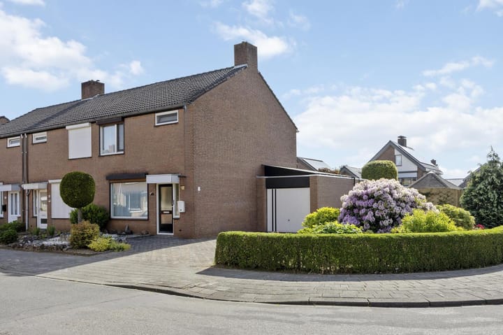 Cypresstraat 16 in Echt foto