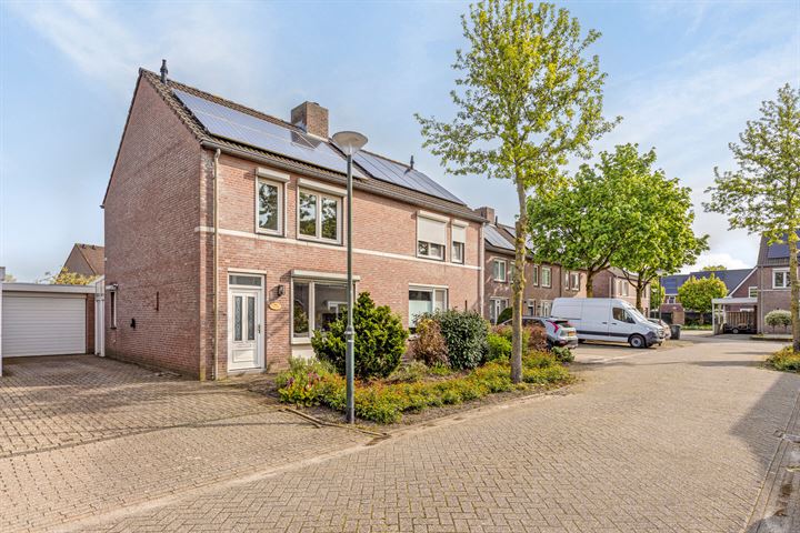 Damastroosstraat 5 in Bakel foto