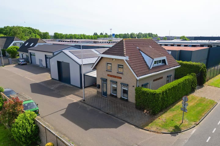 Darwinweg 2 in Hellevoetsluis foto