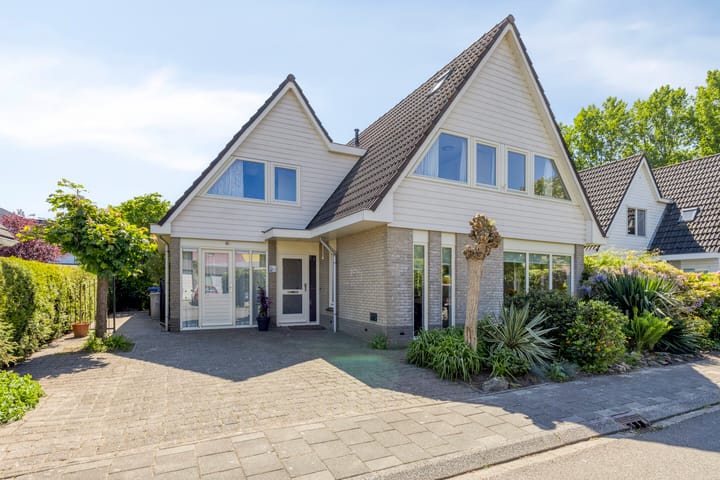 De Bazelstraat 46 in Groningen foto