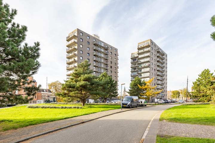 De Brink 84 in Groningen foto