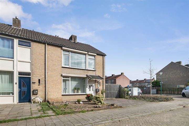 de Chamillylaan 9 in Grave foto