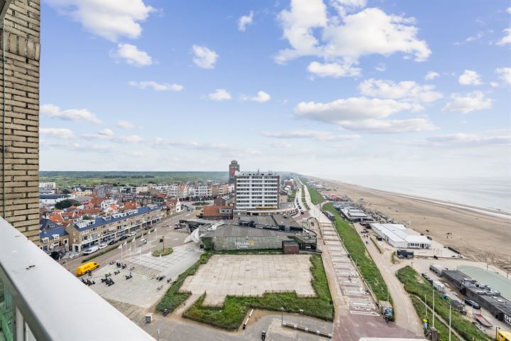 de Favaugeplein 21F-65 in Zandvoort foto