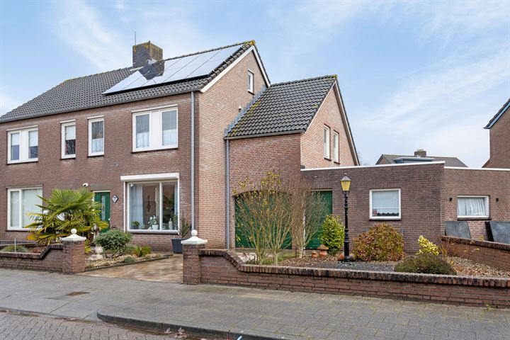 de Gagelrijzen 108 in St. Willebrord foto