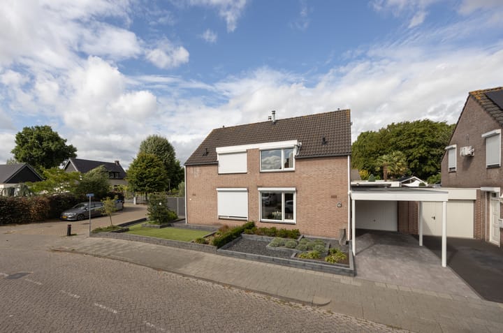 de Gagelrijzen 16 in St. Willebrord foto