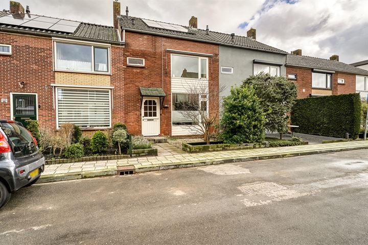 de Genestetstraat 4 in Hazerswoude-Rijndijk foto