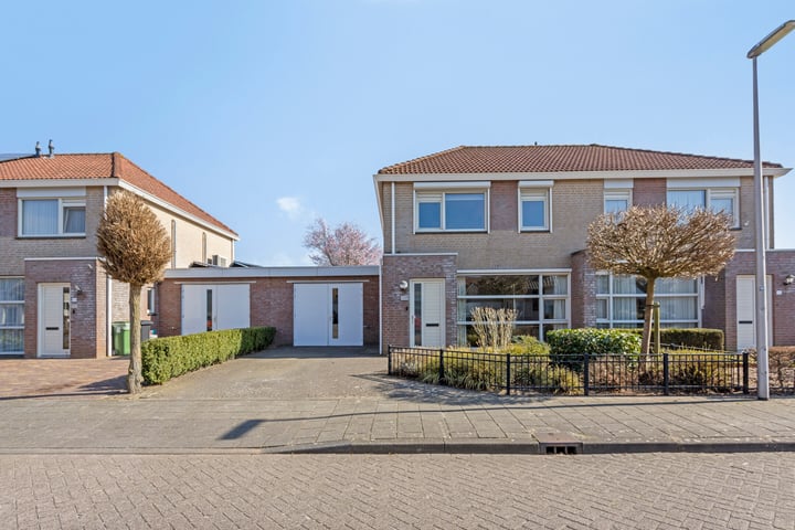 De Maashoven 12 in Nieuwkuijk foto