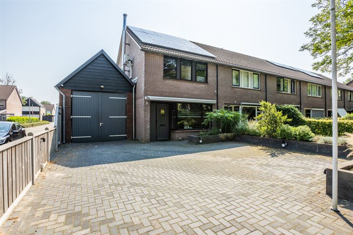 De Nachtegaal 1 in Vriezenveen foto