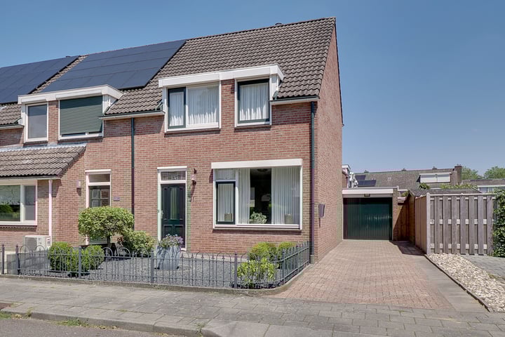 de Plataan 31 in Didam foto