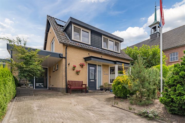 De Ruyterstraat 2 in Bunschoten-Spakenburg foto
