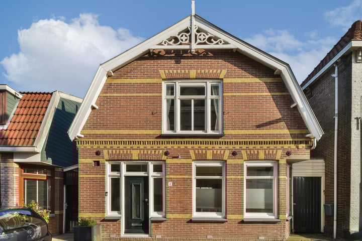 De Ruyterstraat 4 in Koog aan de Zaan foto