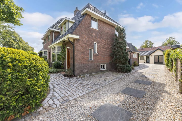 De Ruyterstraat 49 in Huizen foto