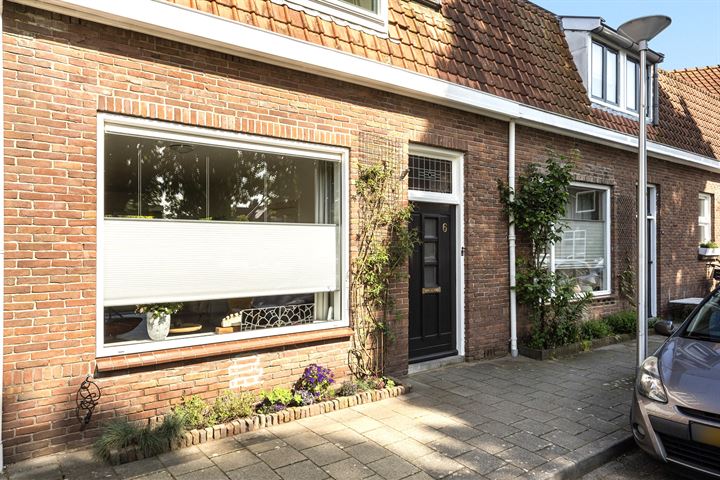 De Ruyterstraat 6 in Zwolle foto