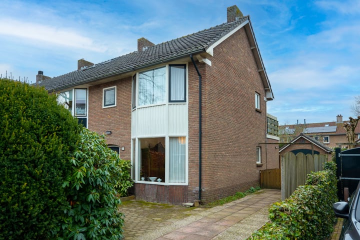 De Ruyterstraat 71 in Huizen foto