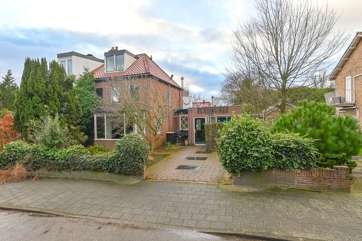 De Savornin Lohmanlaan 16 in Velsen-Zuid foto