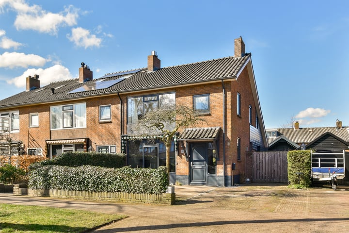 De Savornin Lohmanlaan 18 in Huizen foto