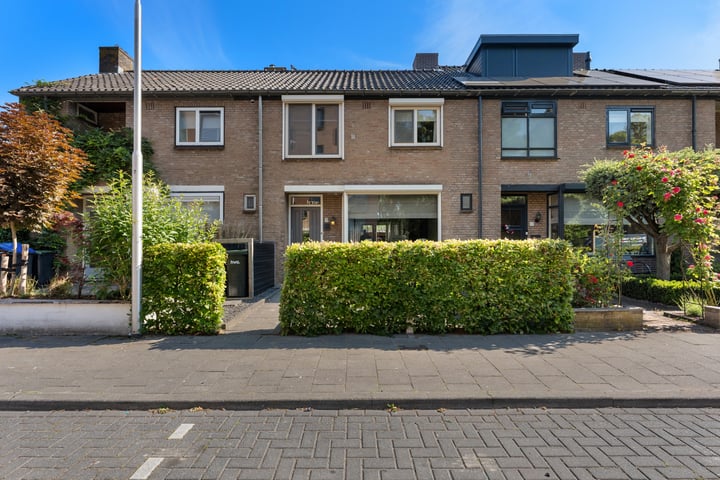 De Savornin Lohmanweg 17 in Alblasserdam foto