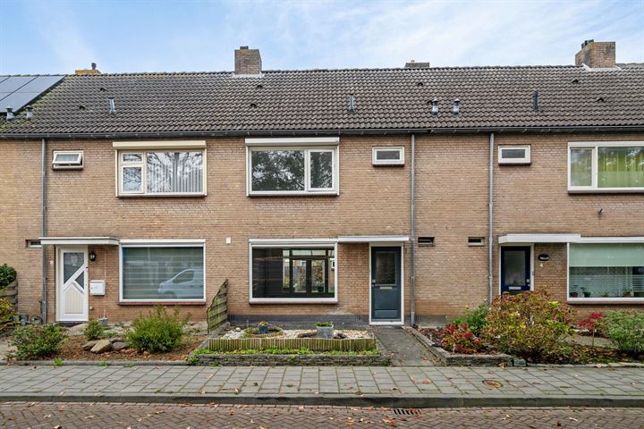 de Vriesstraat 6 in Dinteloord foto